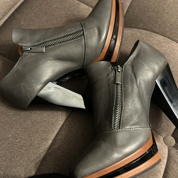 John Fluevog charcoal beauties! Worn twice. Gently worn. - Picture 10 of 10